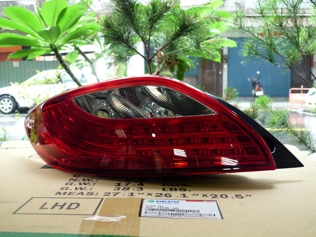 2008/05-2014 MAZDA 2 LED晶鑽紅白 尾燈 (18顆LED)(缺貨)